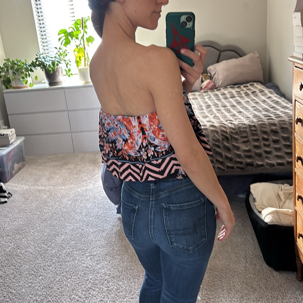 Express Open Shoulder Top - Picture 3 of 5